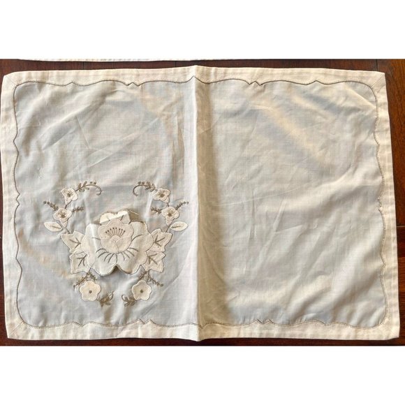 Vintage Napkins & Doilies set of 4 napkins n 4 doilies light yellow pocket decor - Picture 6 of 8